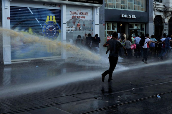 İstiklal Caddesi karıştı