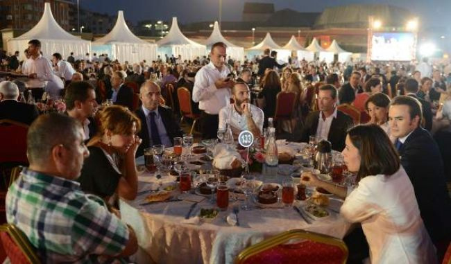 Sanat ve Siyaset buluşturan iftar programı