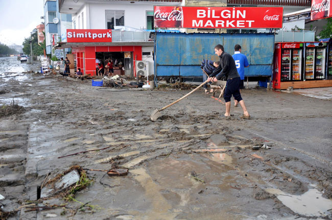 Samsun'u sağanak yağış vurdu