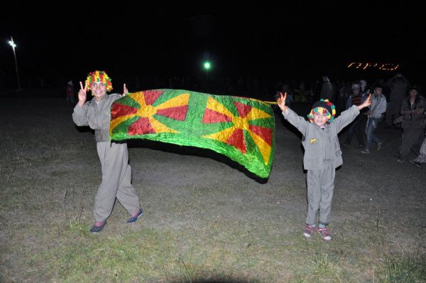 Dev Öcalan posteri ateşten 'Apo' yazısı