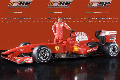 Ferrari 2009 aracını tanıttı