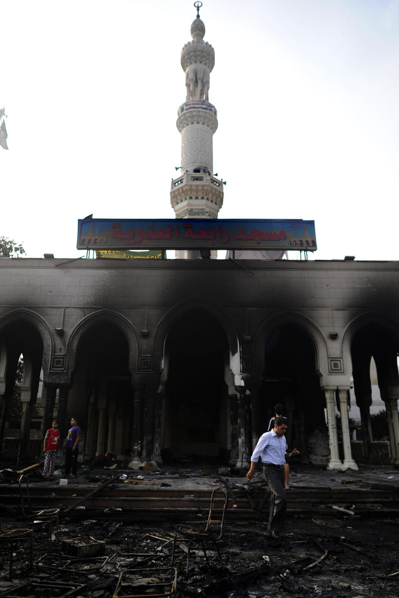Rabiatul Adeviye Camii yakıldı