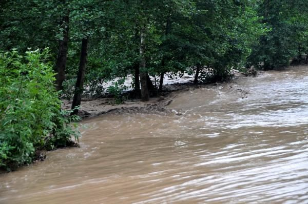 Trabzon'da taşkın dehşeti:2 kayıp