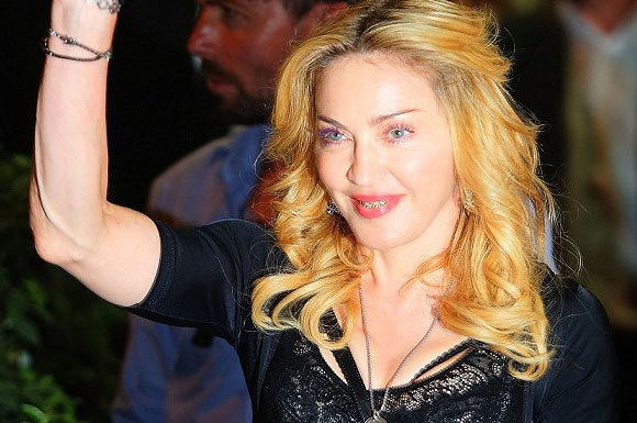 Madonna'nın altın dişleri korkunç!