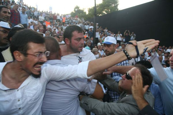 İzmir Fuarı açılışında olaylar çıktı