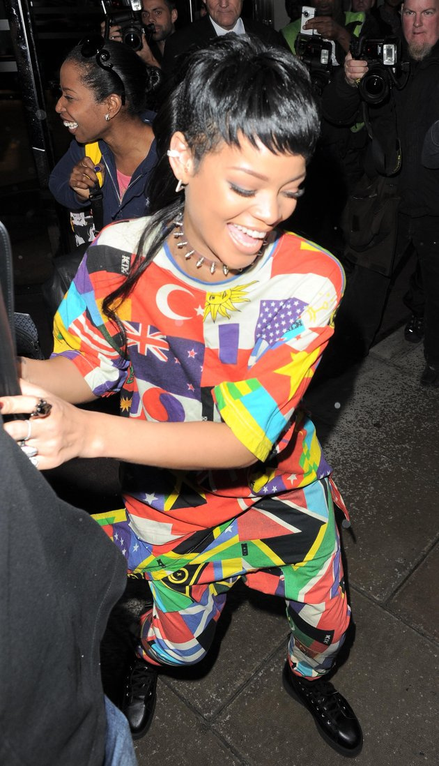 Rihanna'nın elbisesinde Türk bayrağı