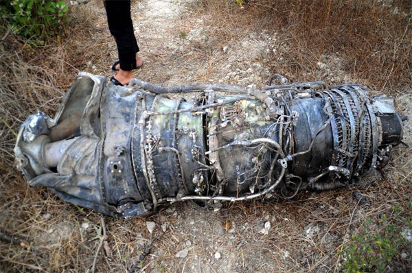 İşte düşürülen Suriye helikopterinin enkazı