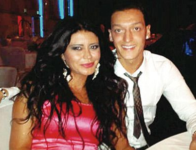 Ebru Polat Mesut Özil'den özür diledi