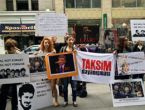 Abdullah Gül'e New York'ta pinokyolu protesto