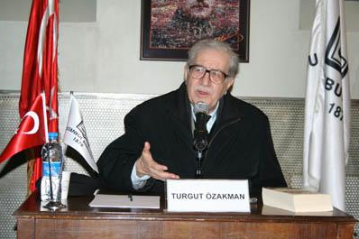 Çılgın Türk Turgut Özakman'ı kaybettik