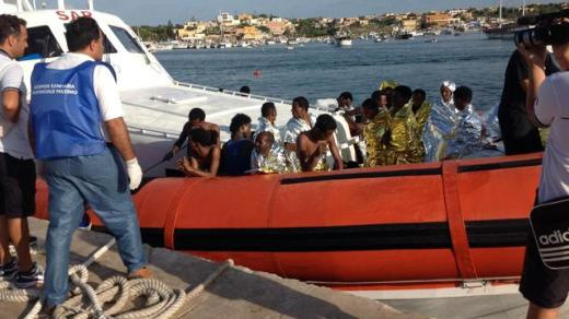 İtalya açıklarında göçmen teknesi battı