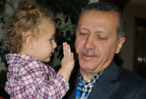 Erdoğan öpmeye doyamadı