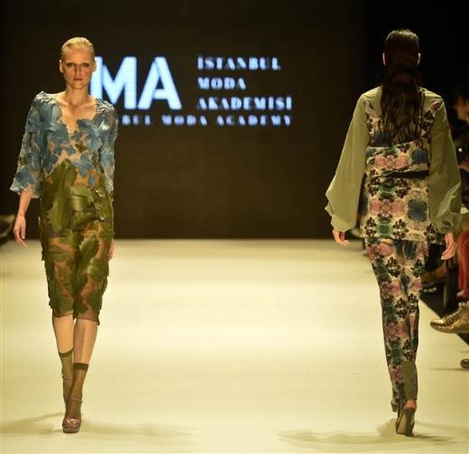 Bol mesajlı İstanbul Fashion Week