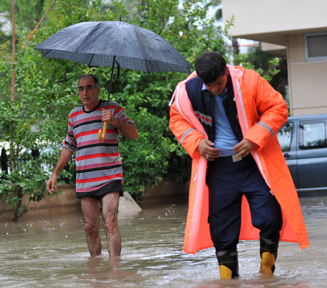 Antalya'yı bayramda sel aldı