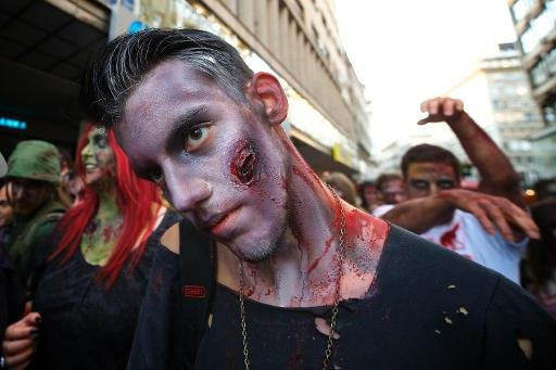Sırbistan'da renkli zombi yürüyüşü