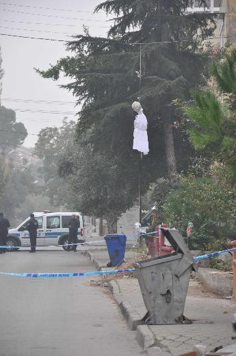 Kız yurdu önünde bulundu