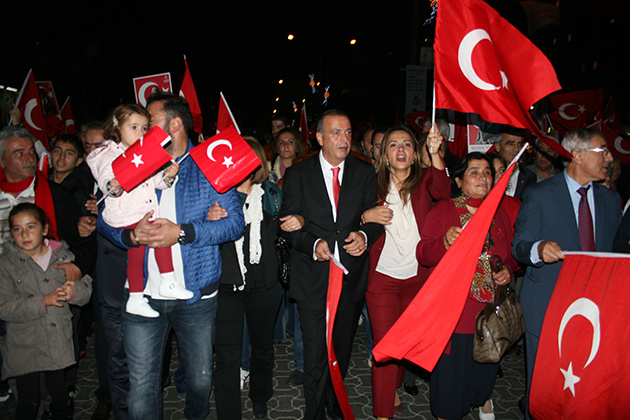 Ataşehir'i cumhuriyet coşkusu sardı!