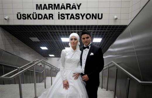 Gelin Marmaray'a binmiş...