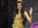 Miss Universe finalistleri ulusal kostümleriyle podyumda