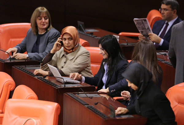 İşte Meclis'in beşinci türbanlı vekili