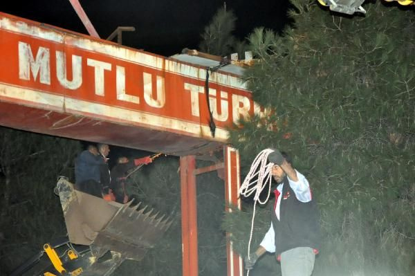 Ne Mutlu Türk'üm Diyene tabelası kaldırıldı