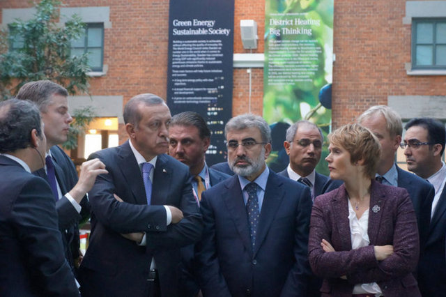 Başbakan gözlerini ondan alamadı!