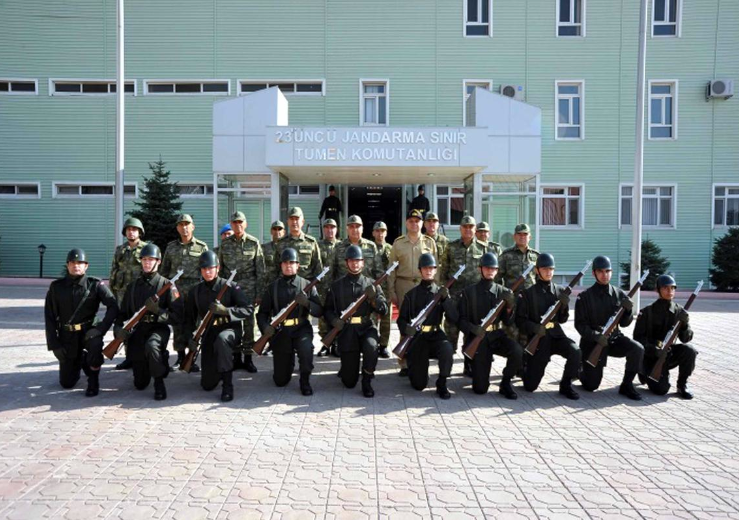 Necdet Özel sınır birliklerini denetledi