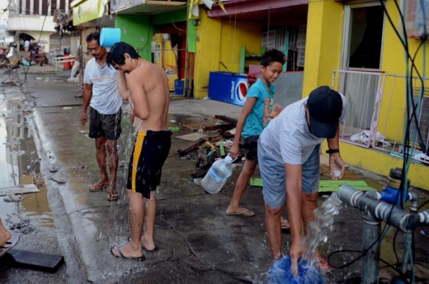 Tacloban şehri yaralarını sarmaya çalışıyor