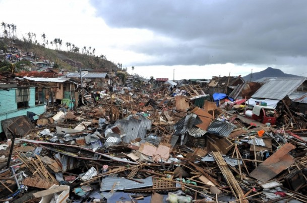 Tacloban şehri yaralarını sarmaya çalışıyor