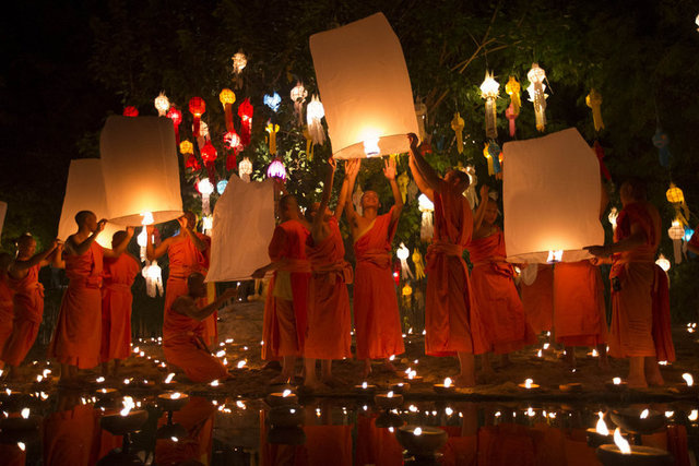 Milyonlarca kişi Krathong'u kutladı