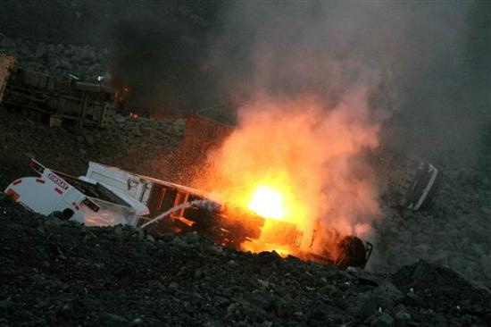 Şırnak'ta PKK 10 aracı yaktı