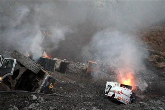 Şırnak'ta PKK 10 aracı yaktı