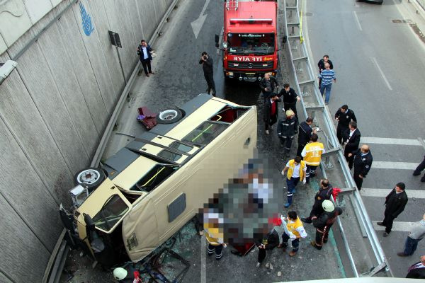 İstanbul'da feci kaza korkunç görüntüler