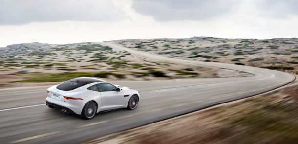 Altın Direksiyon ödülü alan Jaguar F-Type