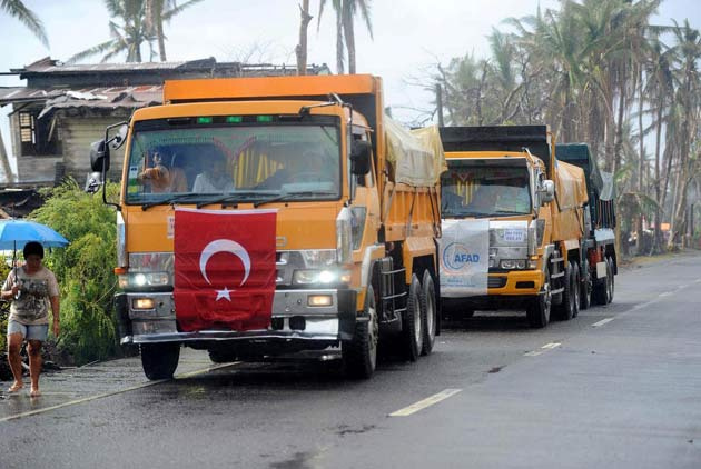 Filipinlerdeki hasarı Türk Kızılayı onarıyor