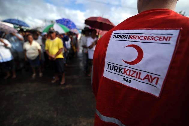 Filipinlerdeki hasarı Türk Kızılayı onarıyor