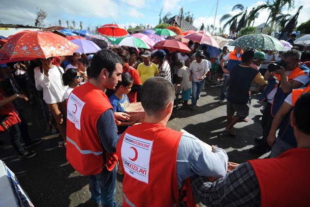 Filipinlerdeki hasarı Türk Kızılayı onarıyor