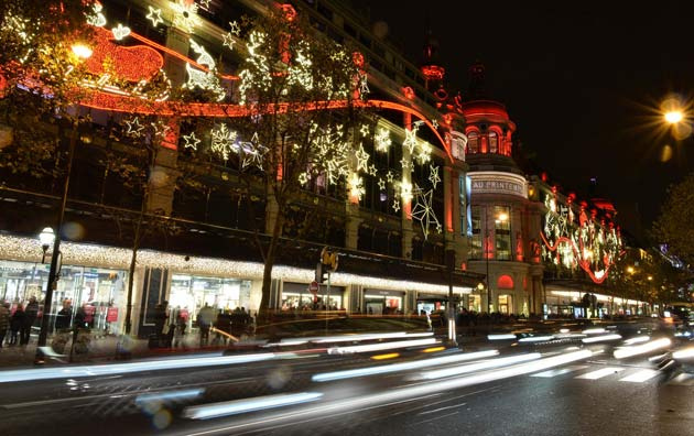 Paris sokakları yılbaşına hazır