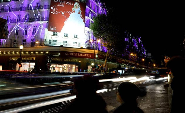 Paris sokakları yılbaşına hazır