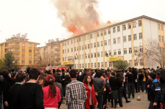 Lisede yürekler ağza geldi