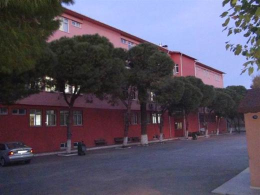 İzmir'de iki lisede dehşet: 2 yaralı