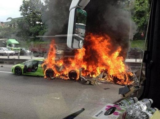 Üç Lamborghini çarpışırsa...