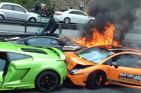 Üç Lamborghini çarpışırsa...