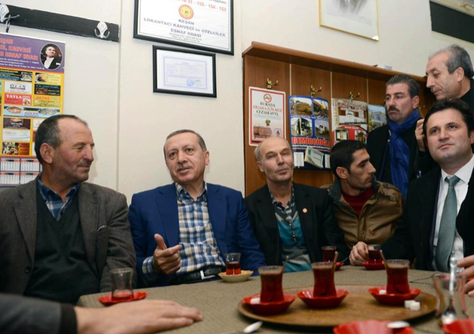 Erdoğan'dan kahvehane ziyareti