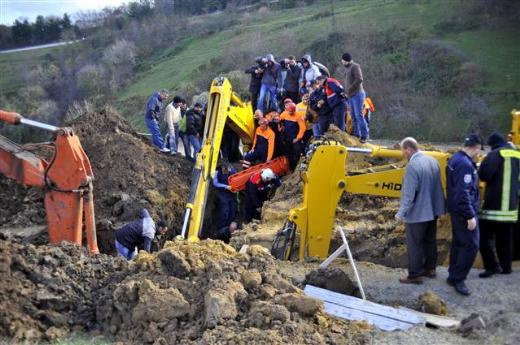 Samsun'da kanalizasyon çalışmasında göçük