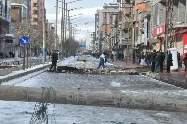 Yüksekova yine karıştı