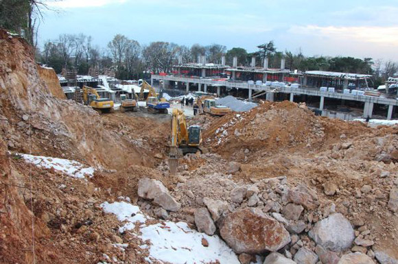 Başbakan'ın evinin yakınında patlama: 1 ölü