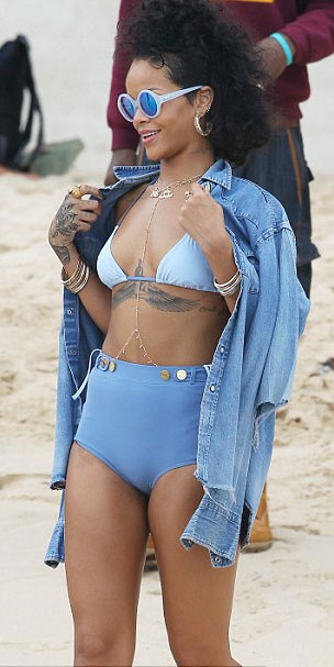 Rihanna'nın bikinisi görenleri şaşırttı!