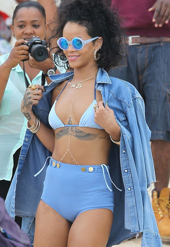 Rihanna'nın bikinisi görenleri şaşırttı!