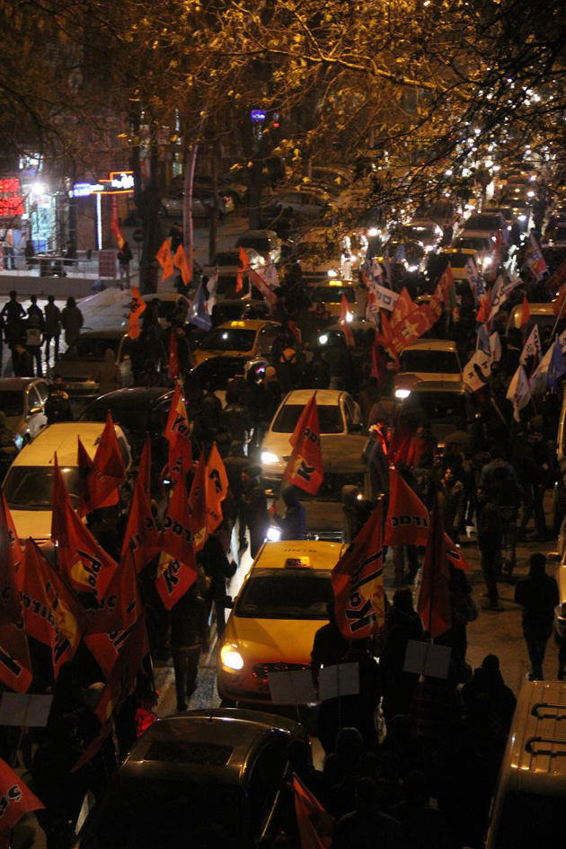 İzinsiz gösteriye polis müdahalesi